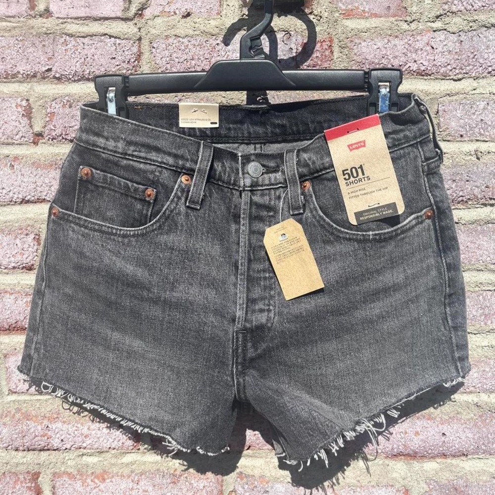 Levi’s 501 Shorts (Brand New) - Size 26